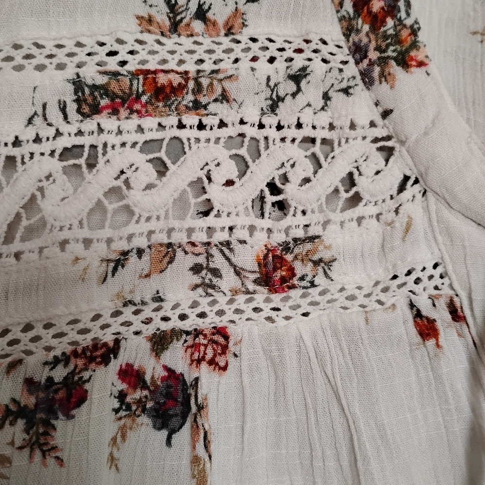 📦LAST CHANCE!Floral White Blouse (XL) - Picture 6 of 10